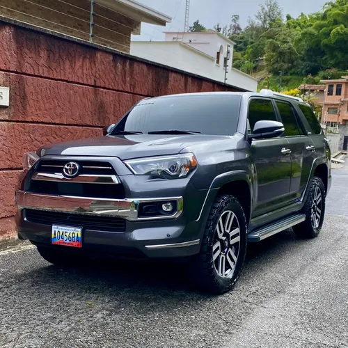 Toyota 4Runner Limited 2023 Gris Caracas