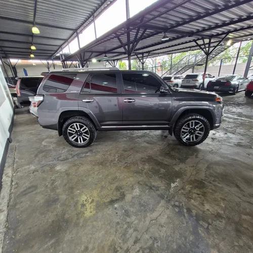 Toyota 4Runner Limited 2022 Gris Caracas