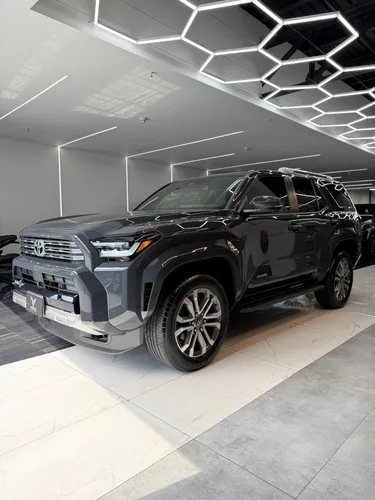 Toyota 4Runner Limited 2025 Gris Caracas