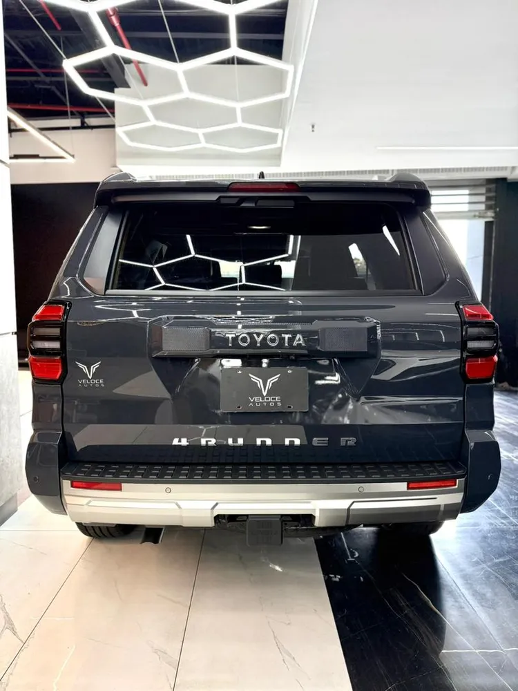 Toyota 4Runner Limited 2025 Gris Caracas