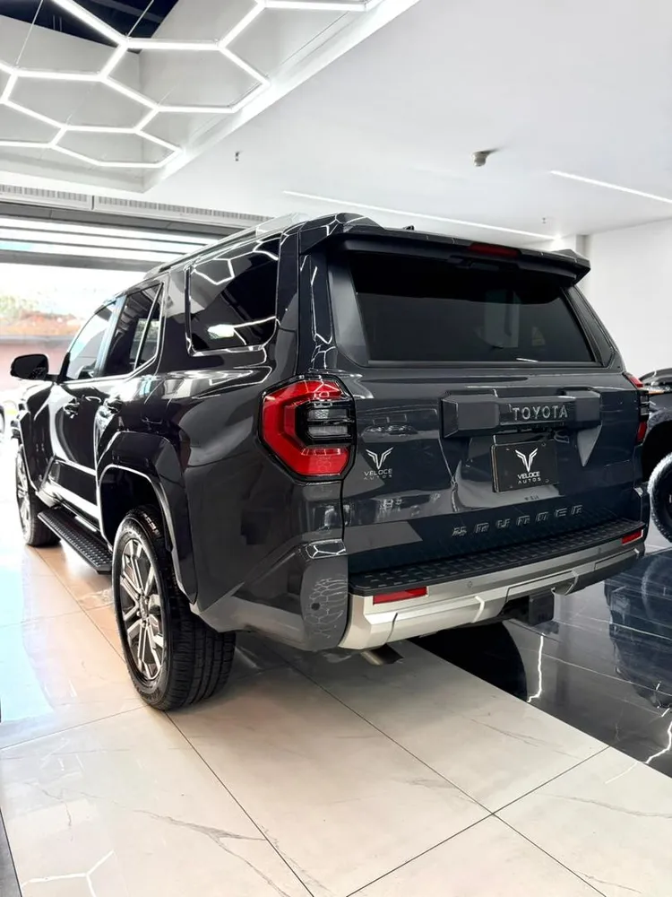 Toyota 4Runner Limited 2025 Gris Caracas