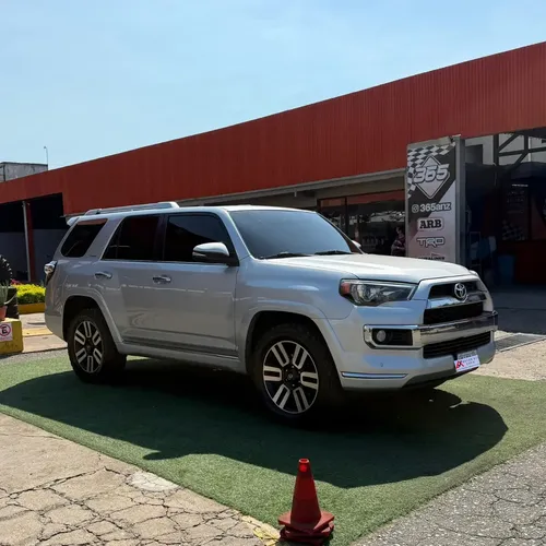 Toyota 4Runner Limited 2016 Plateado Lechería