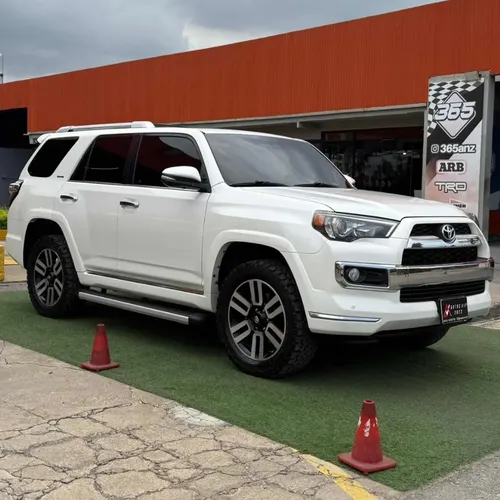 Toyota 4Runner Limited 2015 Blanco Lechería