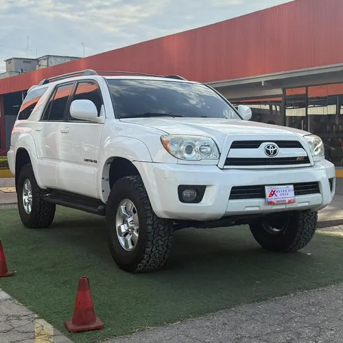Toyota 4Runner Limited 2007 Blanco Lechería