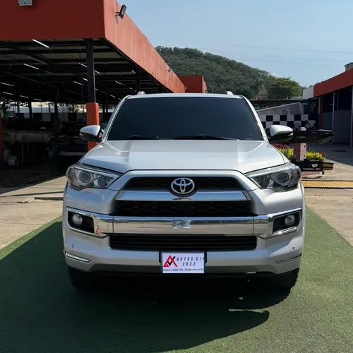 Toyota 4Runner Limited 2016 Plateado Lechería