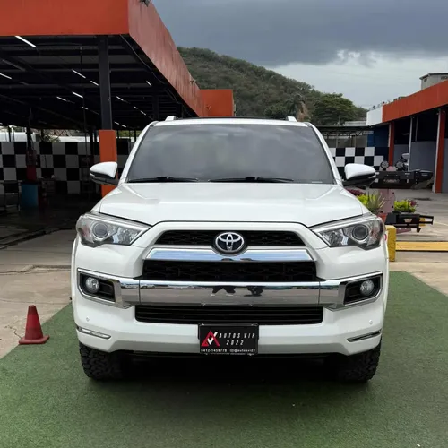 Toyota 4Runner Limited 2015 Blanco Lechería
