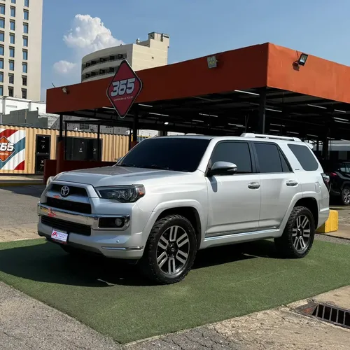 Toyota 4Runner Limited 2016 Plateado Lechería