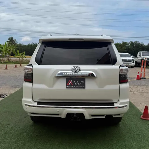 Toyota 4Runner Limited 2015 Blanco Lechería