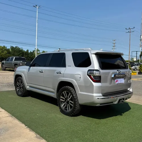 Toyota 4Runner Limited 2016 Plateado Lechería