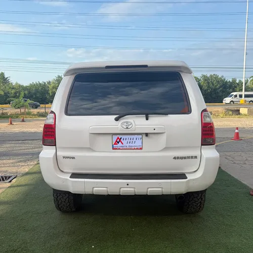 Toyota 4Runner Limited 2007 Blanco Lechería