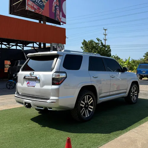 Toyota 4Runner Limited 2016 Plateado Lechería
