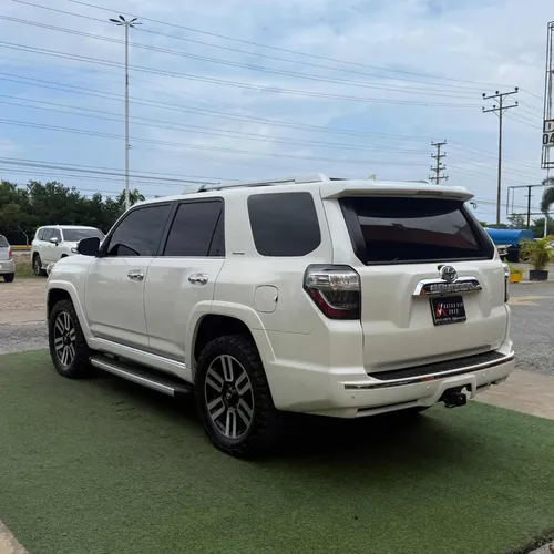 Toyota 4Runner Limited 2015 Blanco Lechería