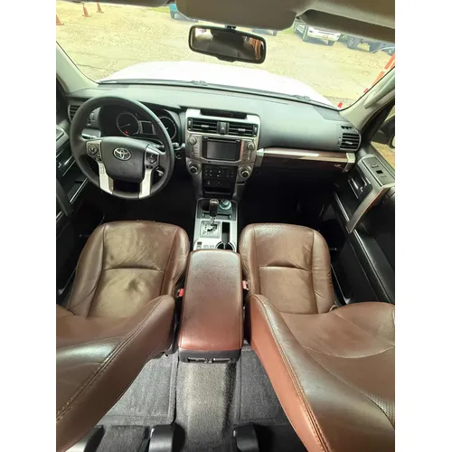 Toyota 4Runner Limited 2015 Blanco Lechería