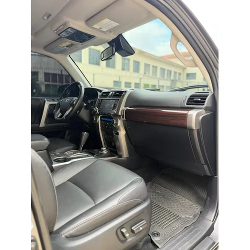 Toyota 4Runner Limited 2023 Gris Caracas
