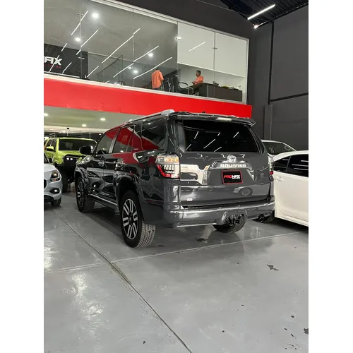 Toyota 4Runner Limited 2024 Gris Caracas