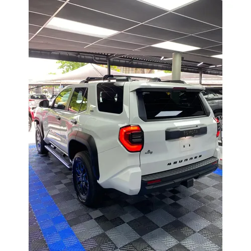 Toyota 4Runner SR5 2025 Blanco Caracas
