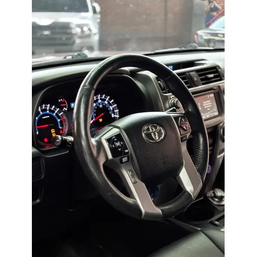 Toyota 4Runner SR5 2017 Rojo Caracas