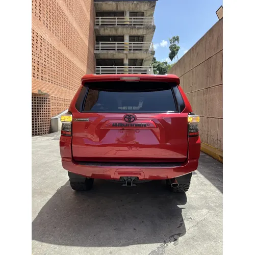 Toyota 4Runner SR5 2019 Rojo Caracas