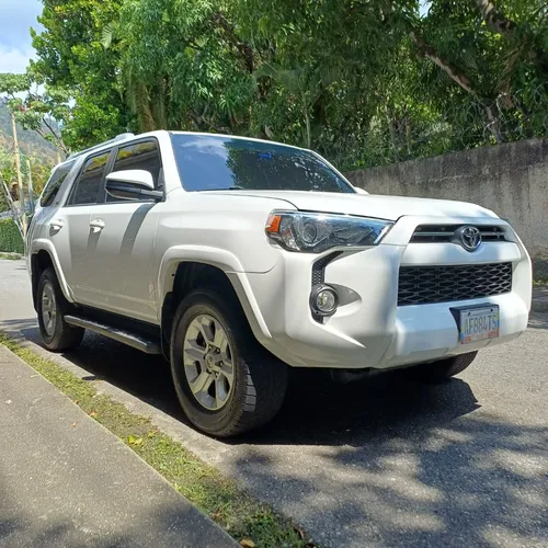 Toyota 4Runner SR5 2020 Blanco Caracas