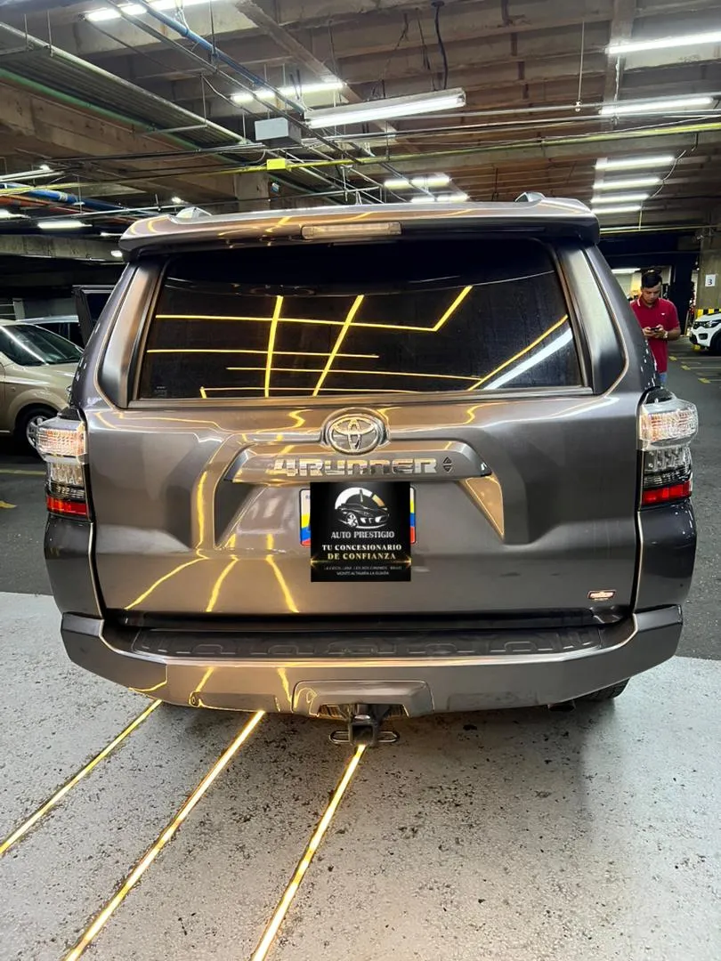 Toyota 4Runner SR5 2021 Negro Caracas