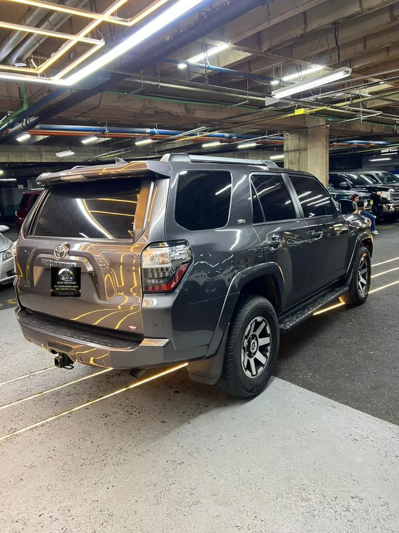 Toyota 4Runner SR5 2021 Negro Caracas