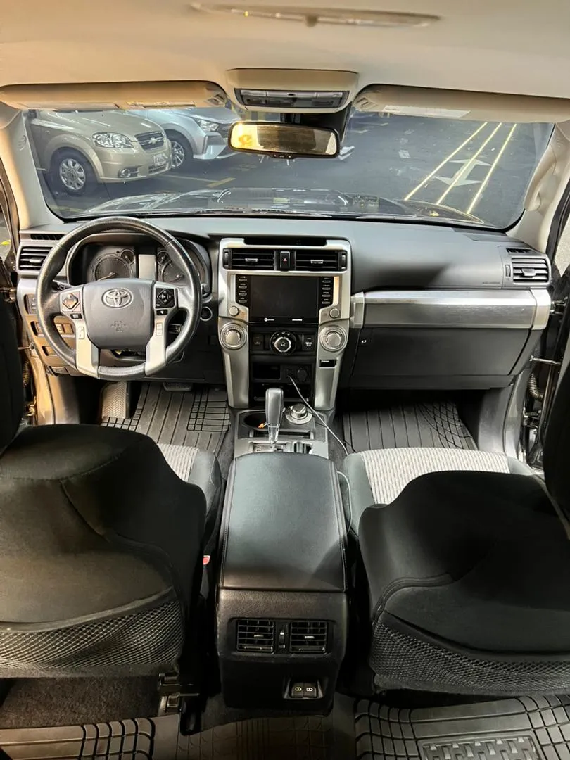 Toyota 4runner Sr5 2021 4x4 negro8