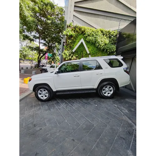 Toyota 4Runner SR5 2023 Blanco Caracas