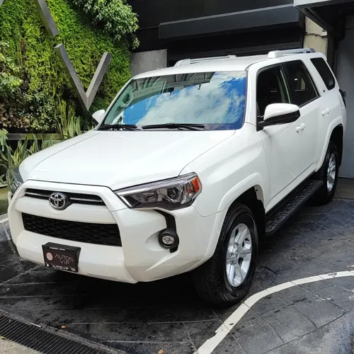 Toyota 4Runner SR5 2023 Blanco Caracas