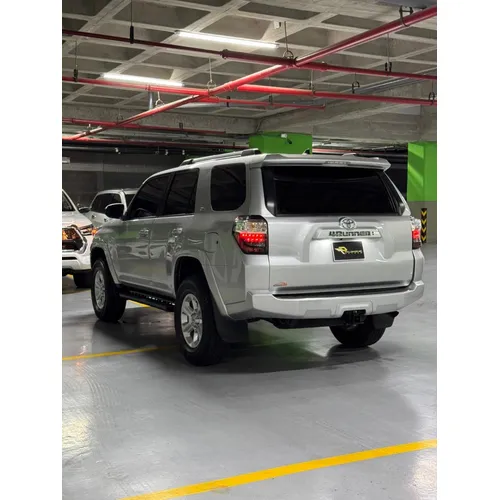 Toyota 4Runner 2024 Plateado Caracas