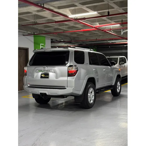 Toyota 4Runner 2024 Plateado Caracas