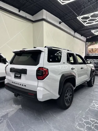 Toyota 4Runner SR5 2025 Blanco Caracas