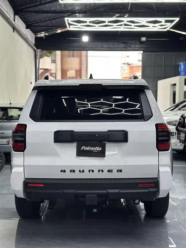 Toyota 4Runner SR5 2025 Blanco Caracas