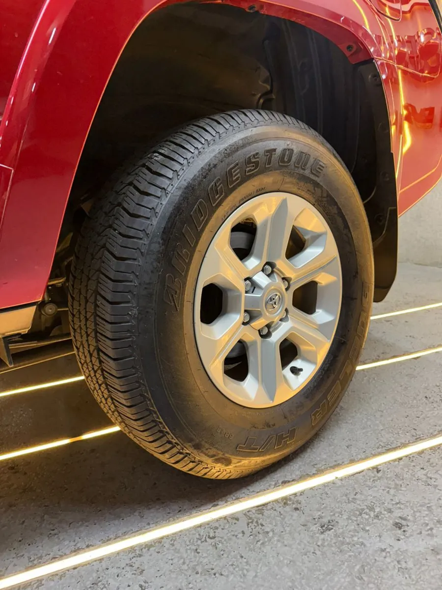 Toyota 4runner Sr5 4x4 2024 rojo8