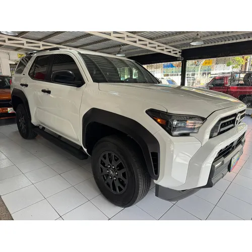 Toyota 4Runner SR5 2025 Blanco Caracas