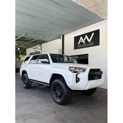 Toyota 4Runner SR5 2022 Blanco Caracas