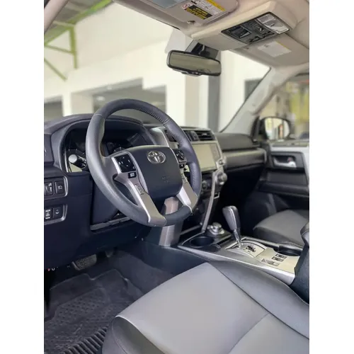 Toyota 4Runner SR5 2022 Blanco Caracas