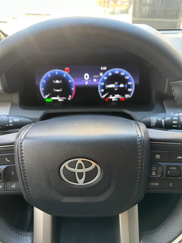 Toyota 4Runner Trailhunter 2025 Gris Caracas