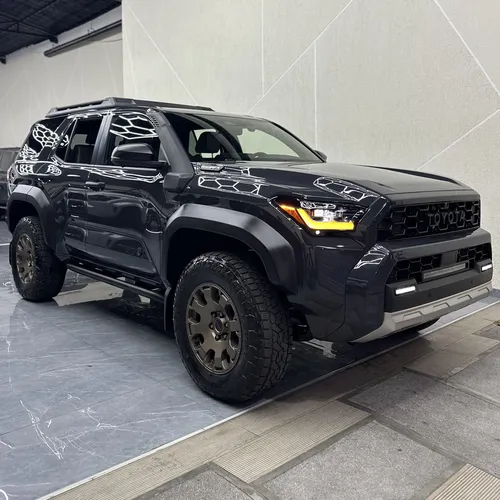 Toyota 4Runner Trailhunter 2025 Gris Caracas