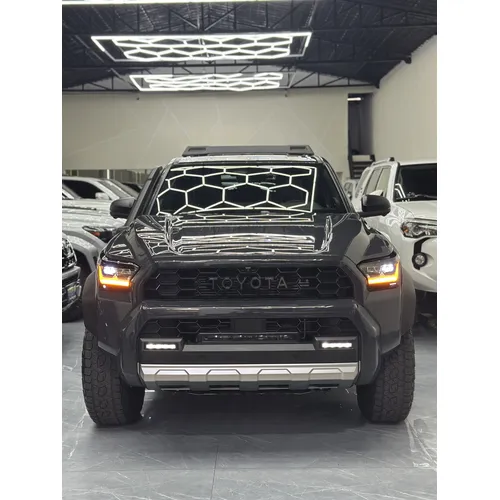 Toyota 4Runner Trailhunter 2025 Gris Caracas