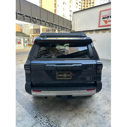 Toyota 4Runner Trailhunter 2025 Gris Caracas