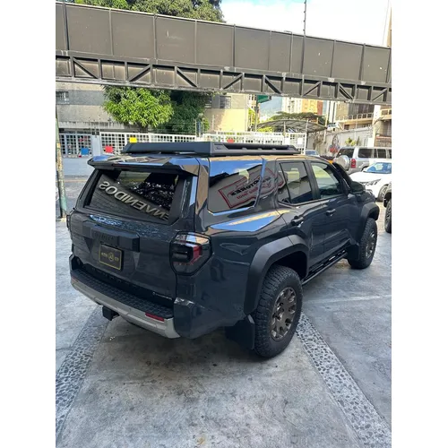 Toyota 4Runner Trailhunter 2025 Gris Caracas