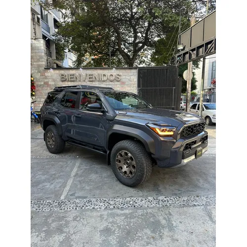 Toyota 4Runner Trailhunter 2025 Gris Caracas