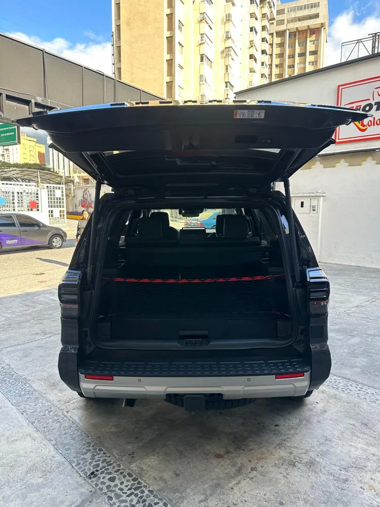 Toyota 4Runner Trailhunter 2025 Gris Caracas