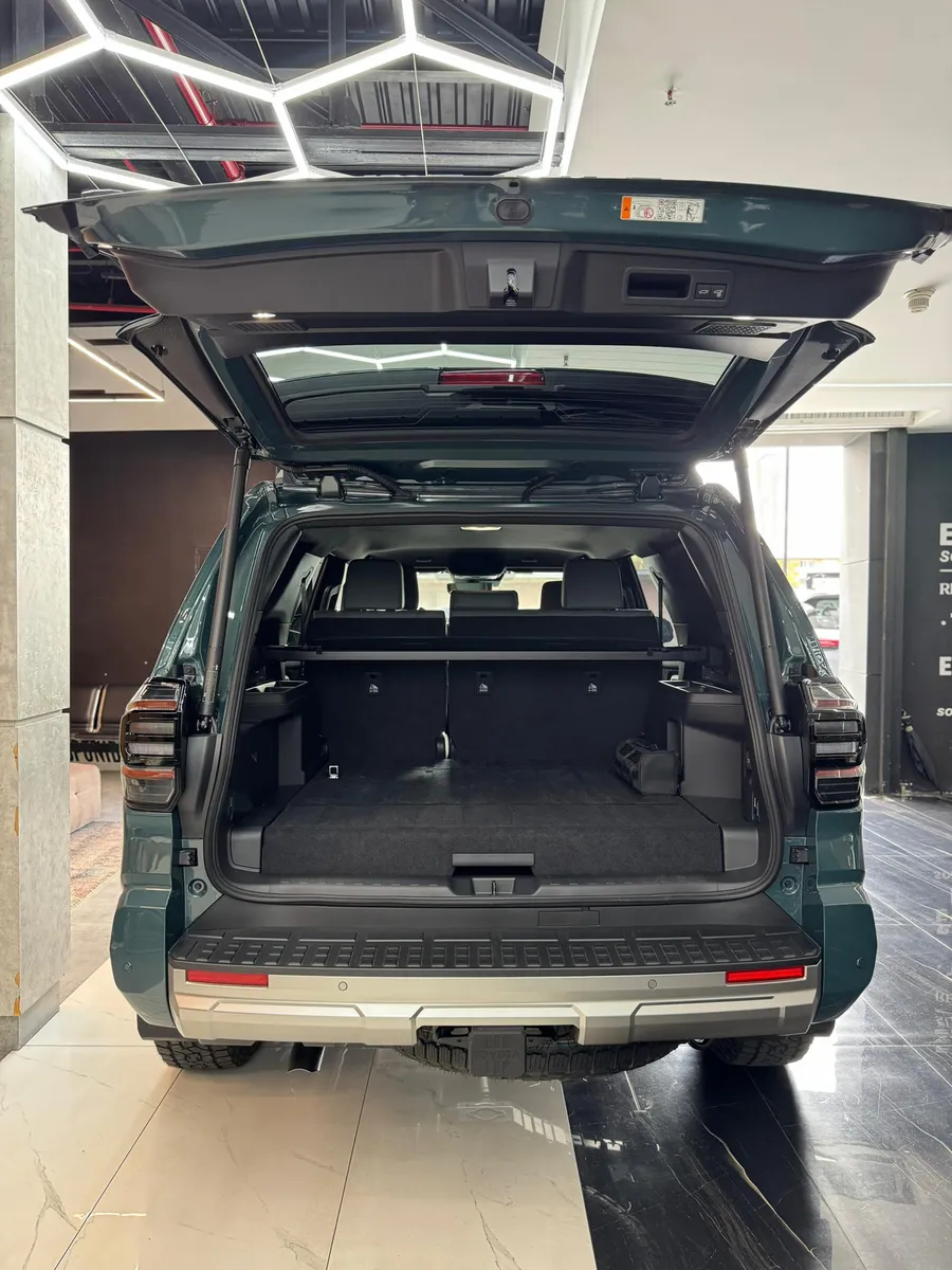 Toyota 4runner Trailhunter 2025 verde10