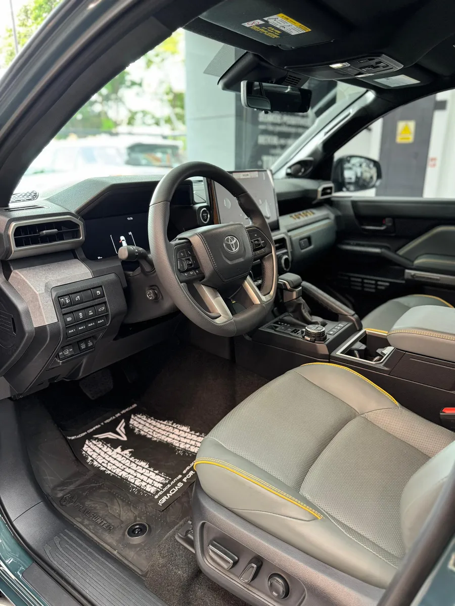 Toyota 4runner Trailhunter 2025 verde11