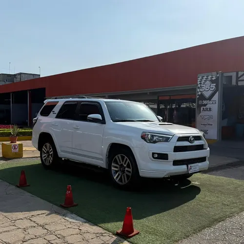 Toyota 4Runner TRD Off Road 2023 Blanco Lechería