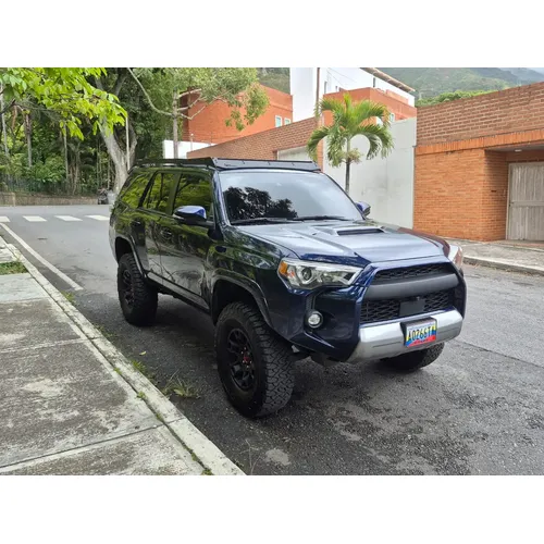 Toyota 4Runner TRD Off Road 2024 Azul Caracas