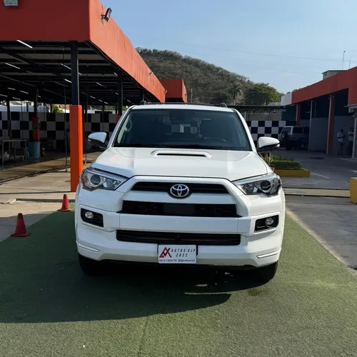 Toyota 4Runner TRD Off Road 2023 Blanco Lechería