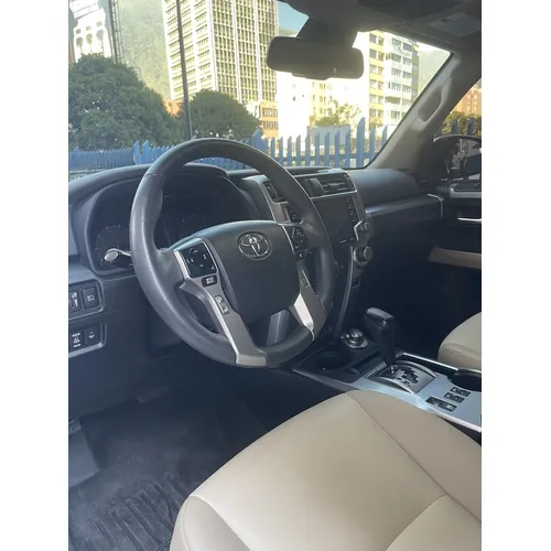 Toyota 4Runner TRD Off Road 2022 Blanco Caracas