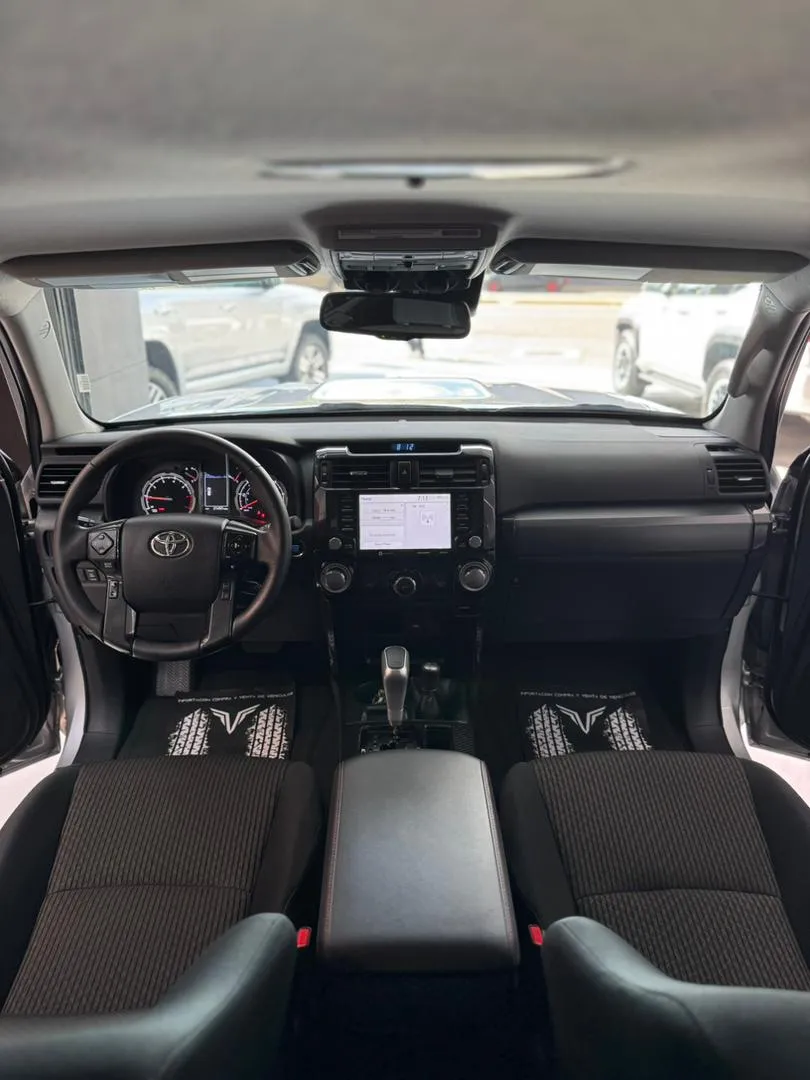 Toyota 4runner Trd Off Road 2024 plateado11